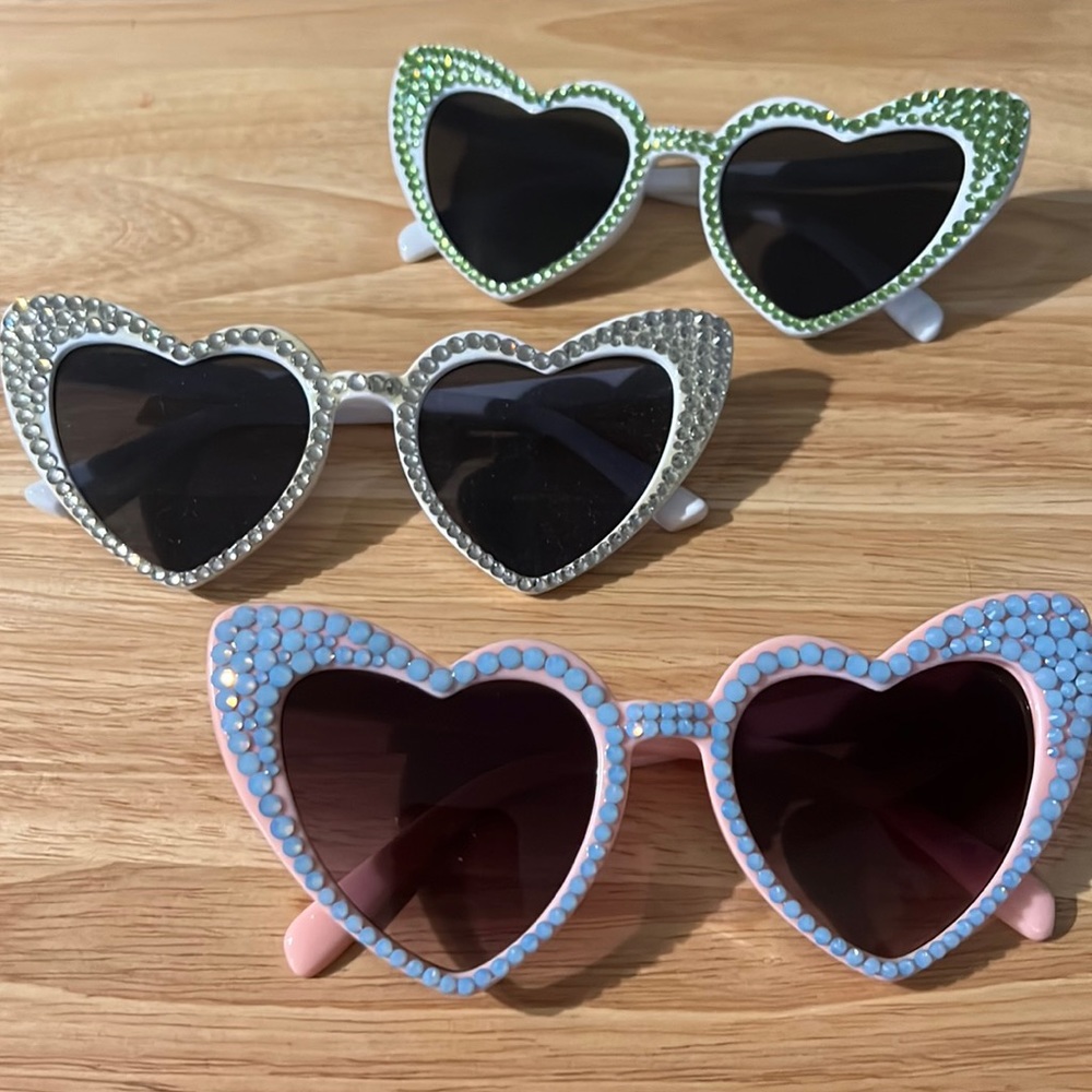 Kids sunglasses w plastic rhinestones
